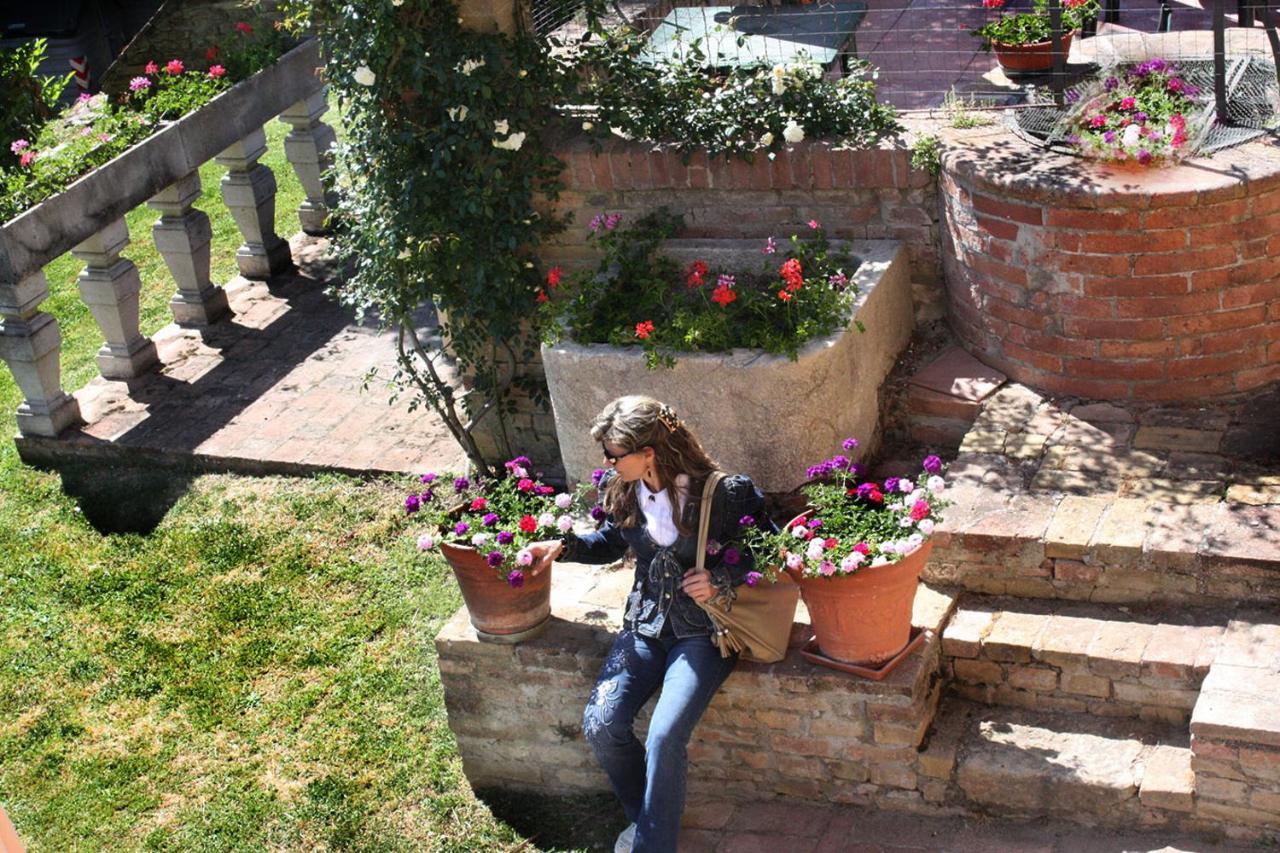 Agriturismo La Grotta Di Montecchino Siena Buitenkant foto